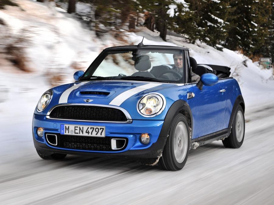  Mini Cooper S Cabrio 2010 года  (фото 2 из 13)